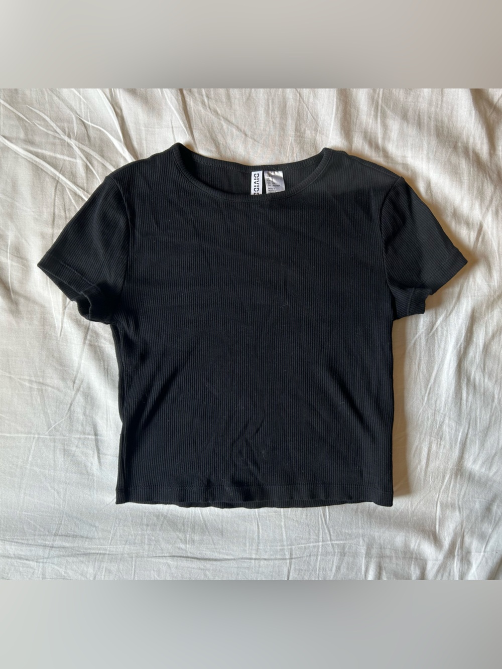 H&M black cropped ribbed t shirt